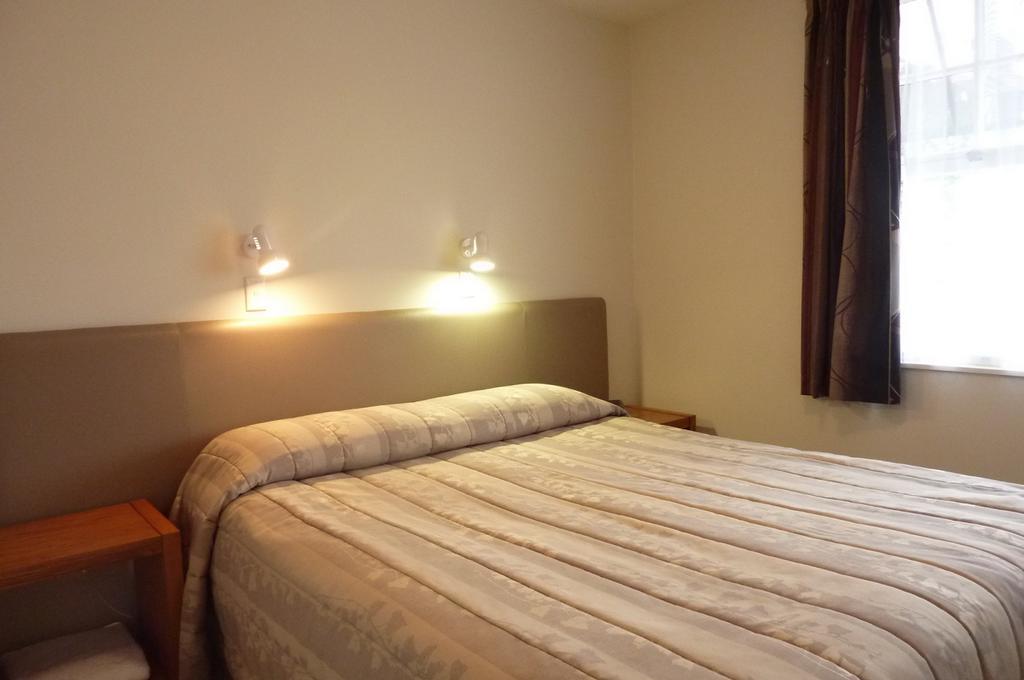 Colonial Inn Motel Christchurch Oda fotoğraf